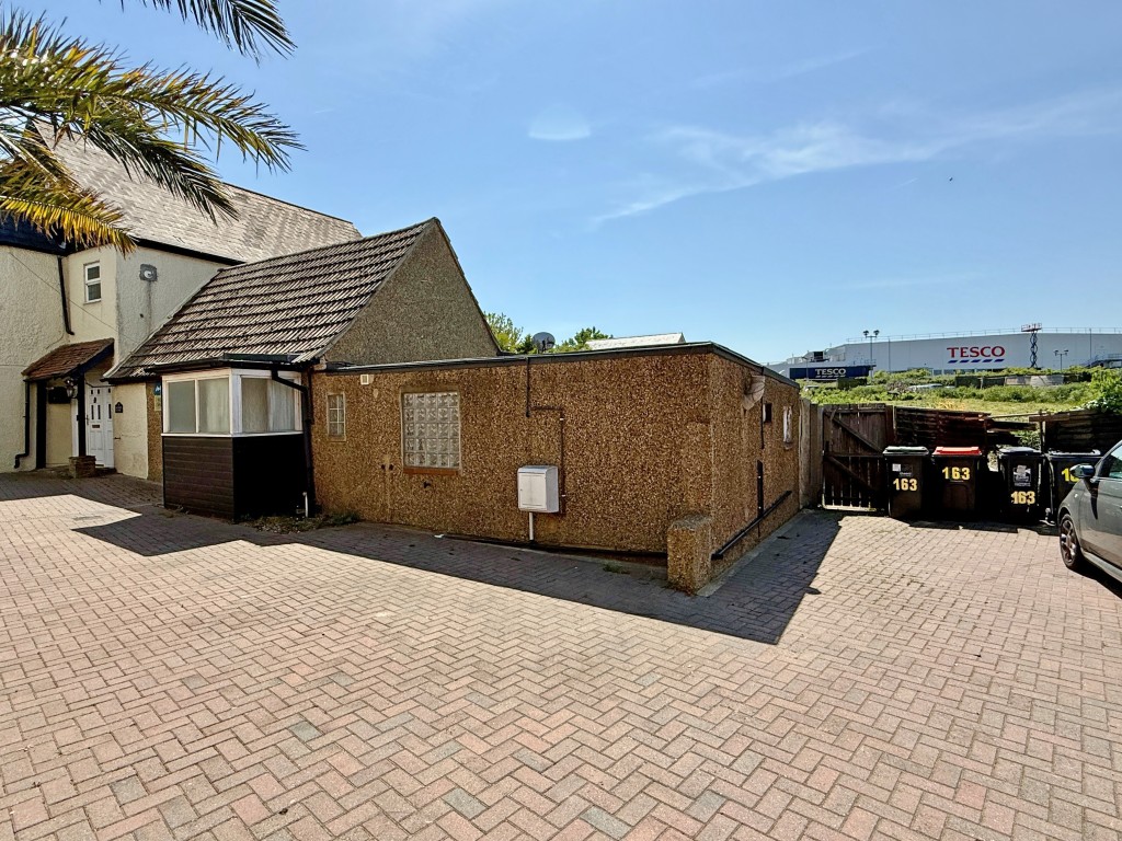 Lot: 80 - PLANNING FOR THREE DETACHED HOUSES - Semi-detached bungalow